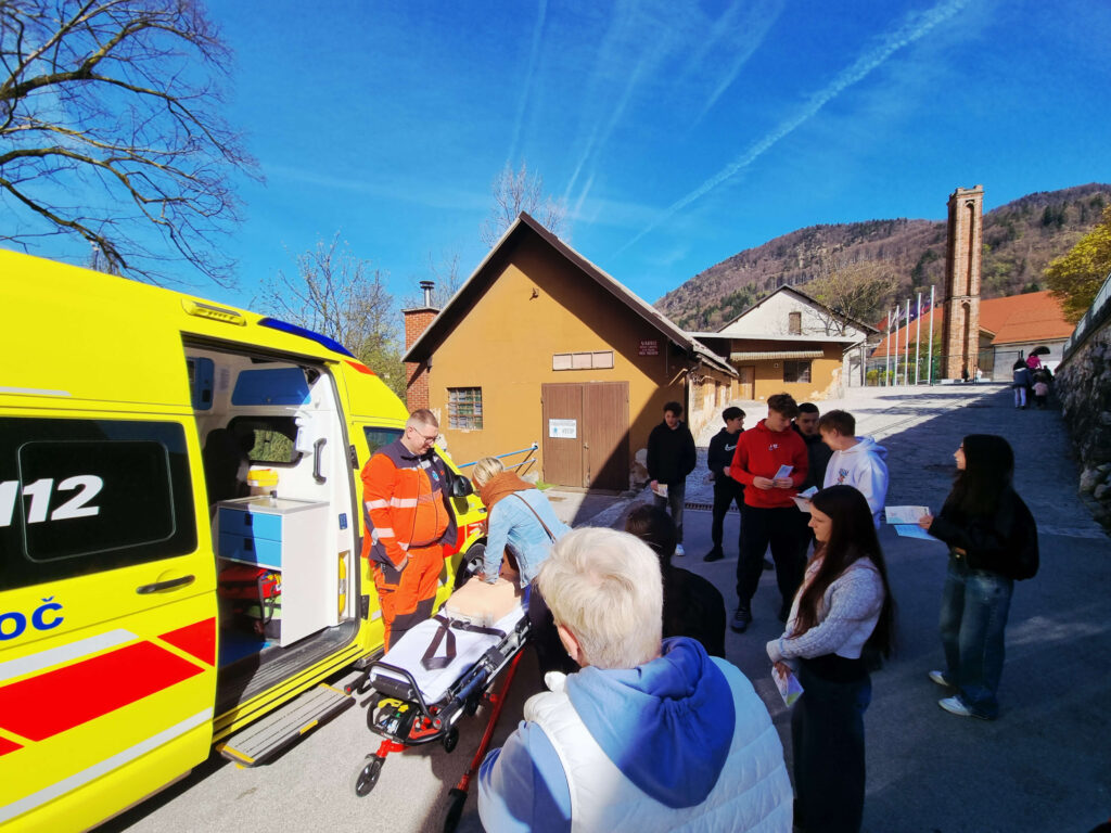 utrip na dnevu zdravja, reševalno vozilo