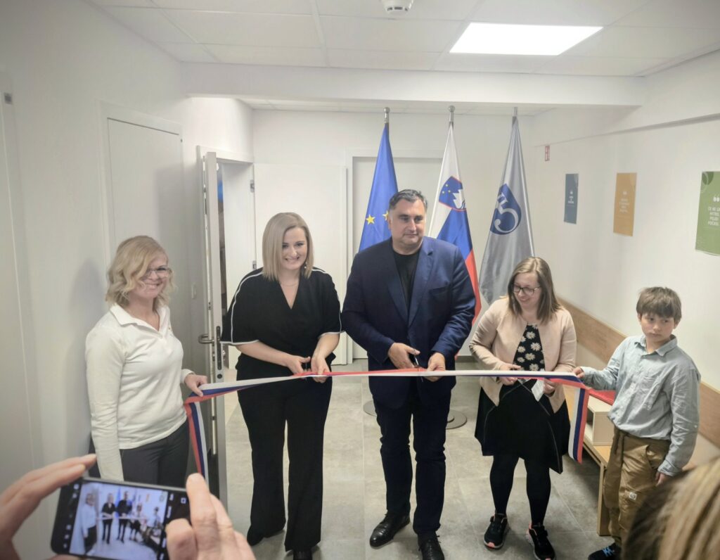 rezanje traku, odprtje novih prostorov